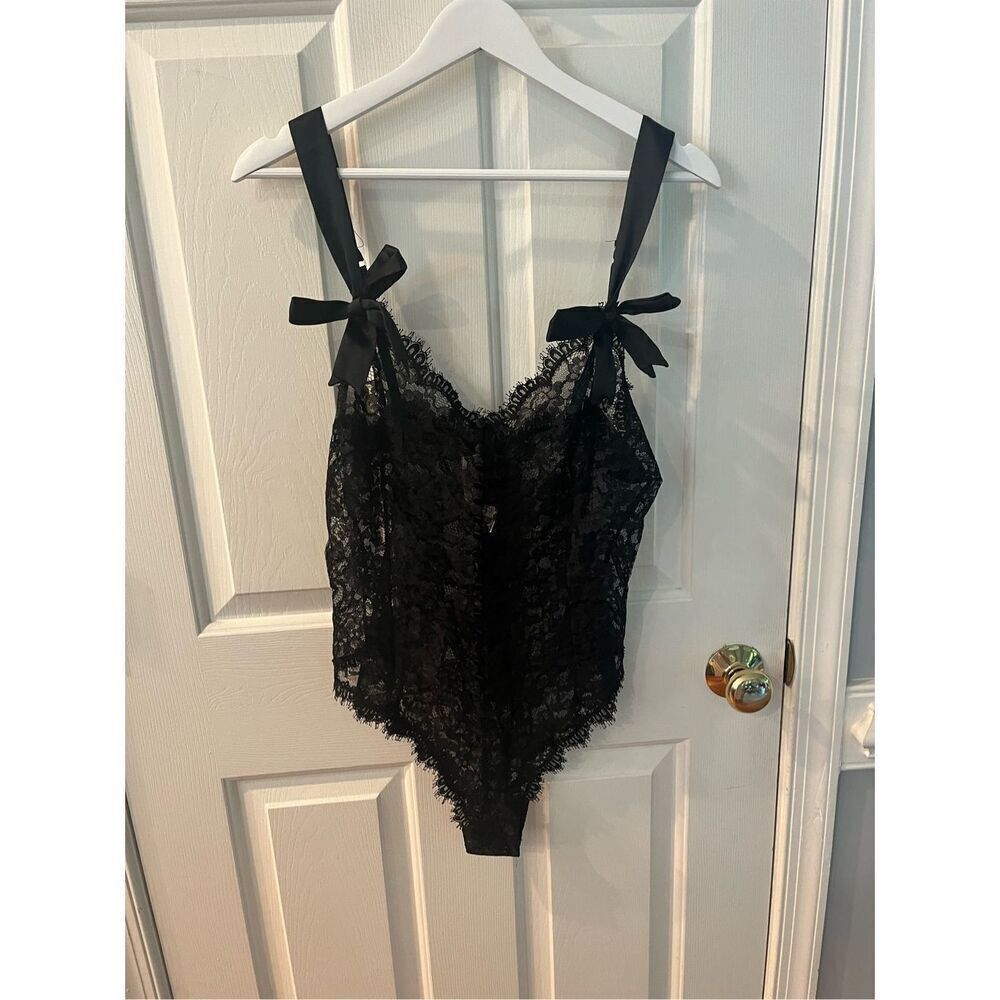 Victoria’s Secret Gold Label Black Lace Satin Button Zip Back Teddy sz L EUC
